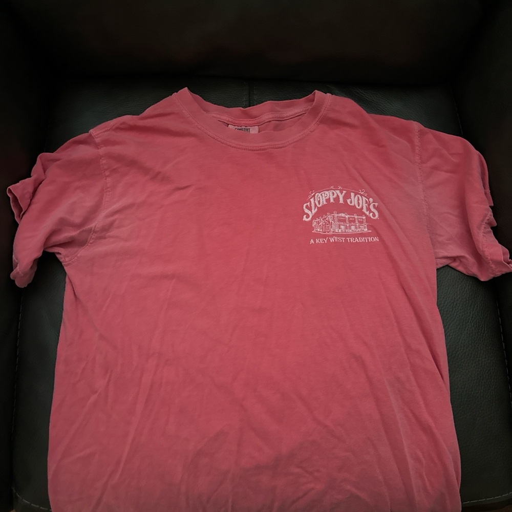 Comfort Colors Coral Men's Short Sleeve Tee